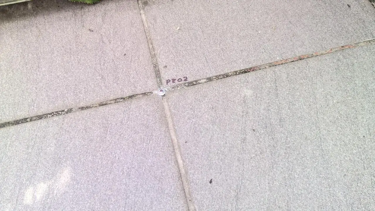 Control: permanent mark set in the paving